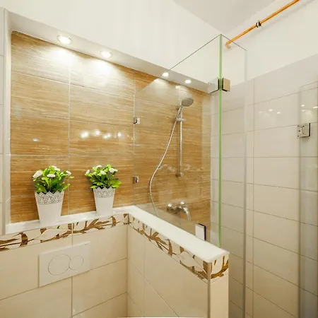 A_or_ B_luxflat_2br_2ba_vaci Street *